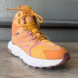 Hoka Anacapa Gore-Tex Women’s Hiking Sneaker in Orange and Pink size 8.5 B